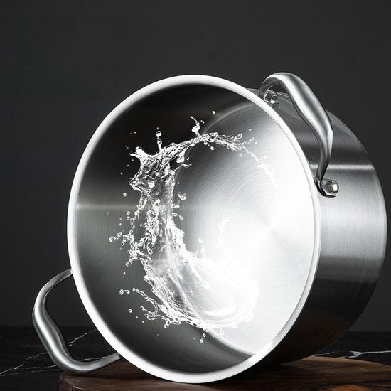 RVS Soeppan met Glazen Deksel - Ø 26 cm - 4.5 Liter - Geschikt voor Inductie & Gas - Hoge Kookpan - Zilver - PFAS-vrij - Grote Roestvrij Stalen Bouillonpan & Stamppotpan - Vaatwasserbestendig
